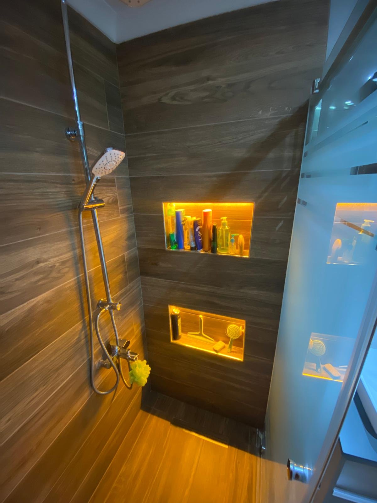 Lüks banyo mobilyası ve çanak lavabo