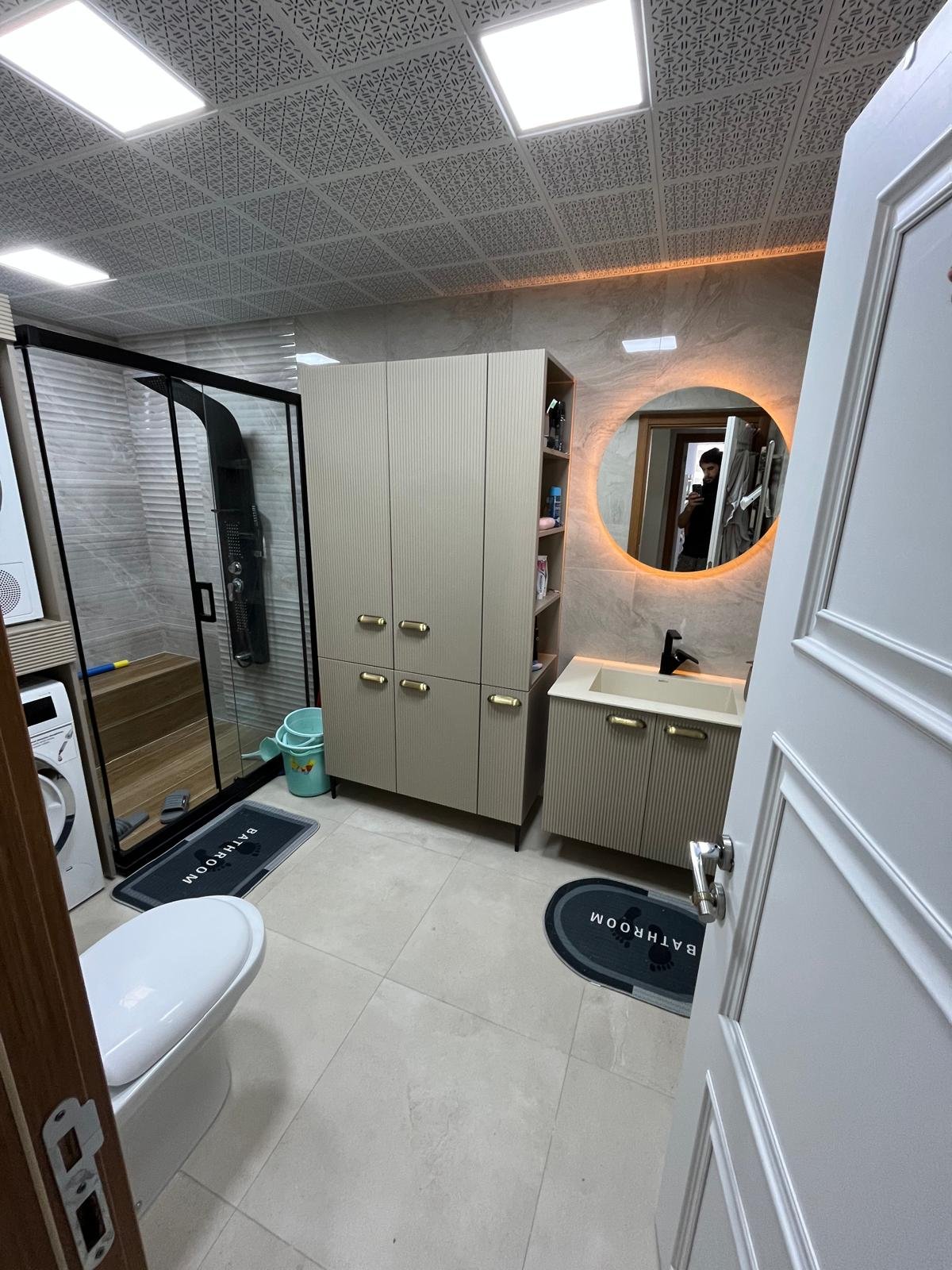 Banyo boy dolabı ve metal asma tavan